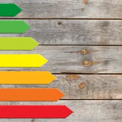 Kolorowe strzałki od zielonej (A) do czerwonej (G) symbolizują skalę klasyfikacji energetycznej.